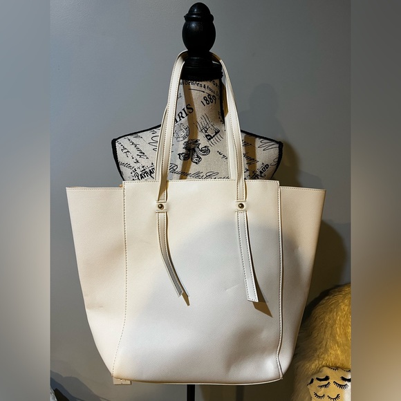 Estee Lauder Handbags - Estee Lauder Classic White Tote Bag
